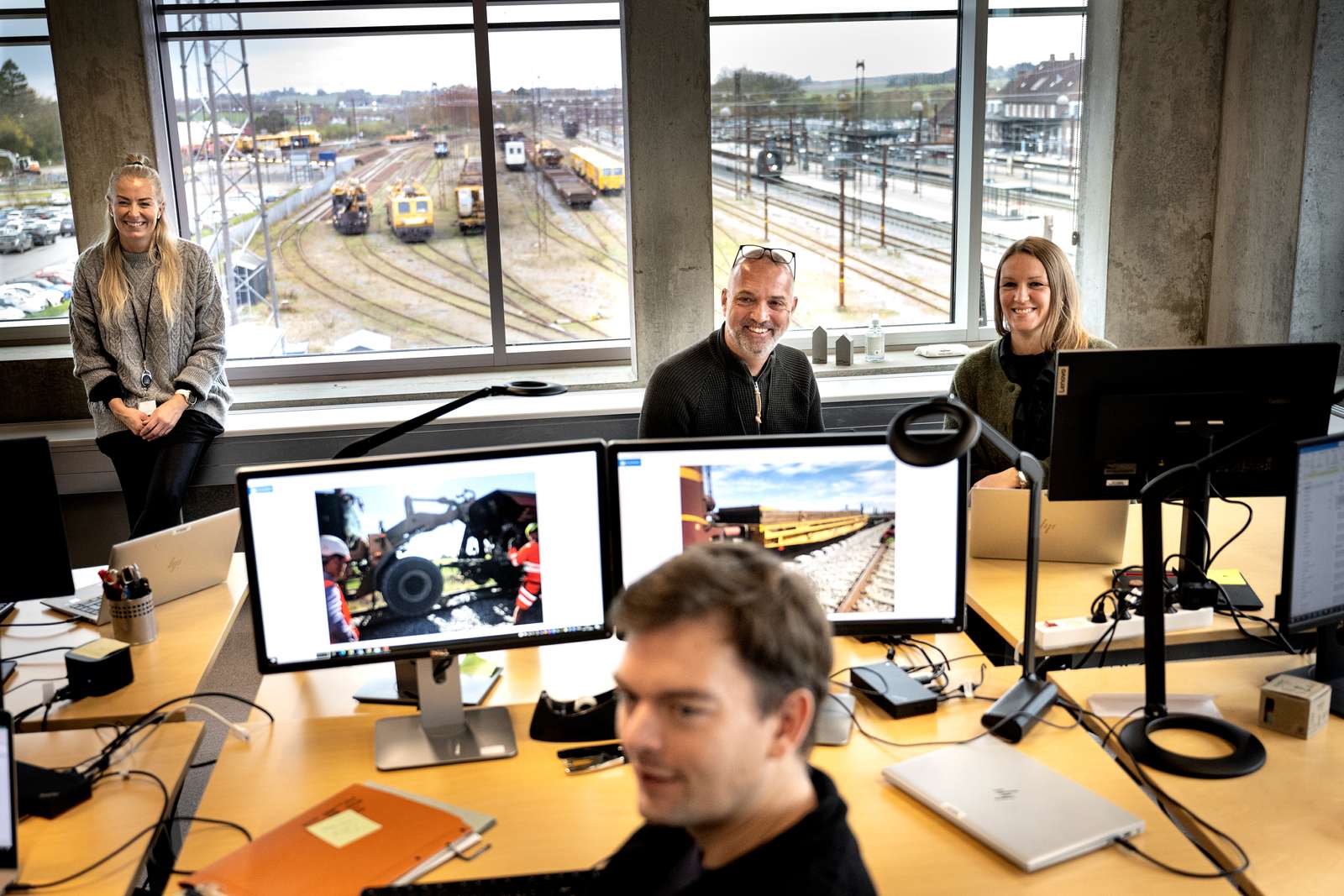 Fire ansatte på et kontor i Banedanmark