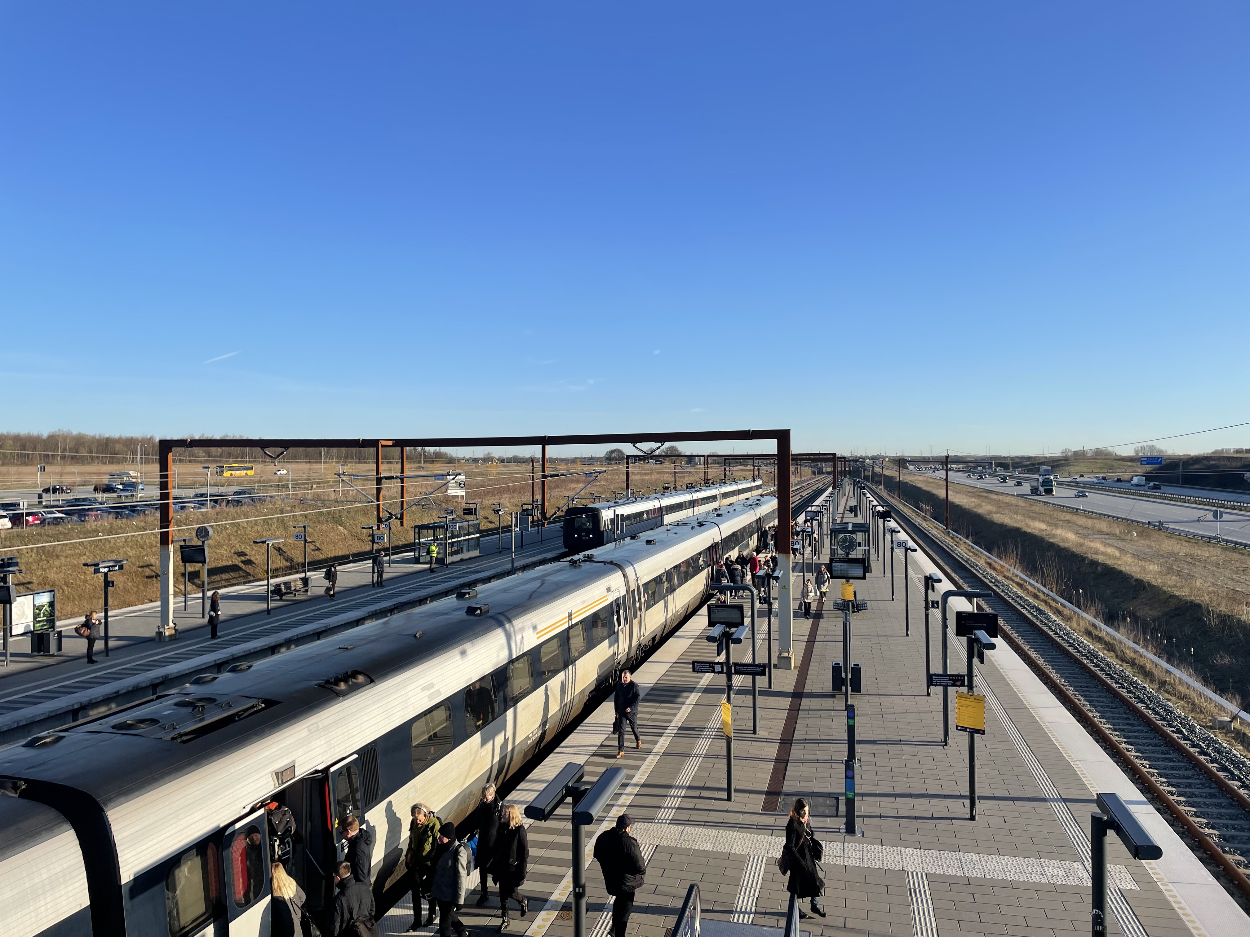Togtrafikken indstilles på flere strækninger på Sjælland resten af dagen. Det skyldes udfordringer med signalsystemet på Sjælland.