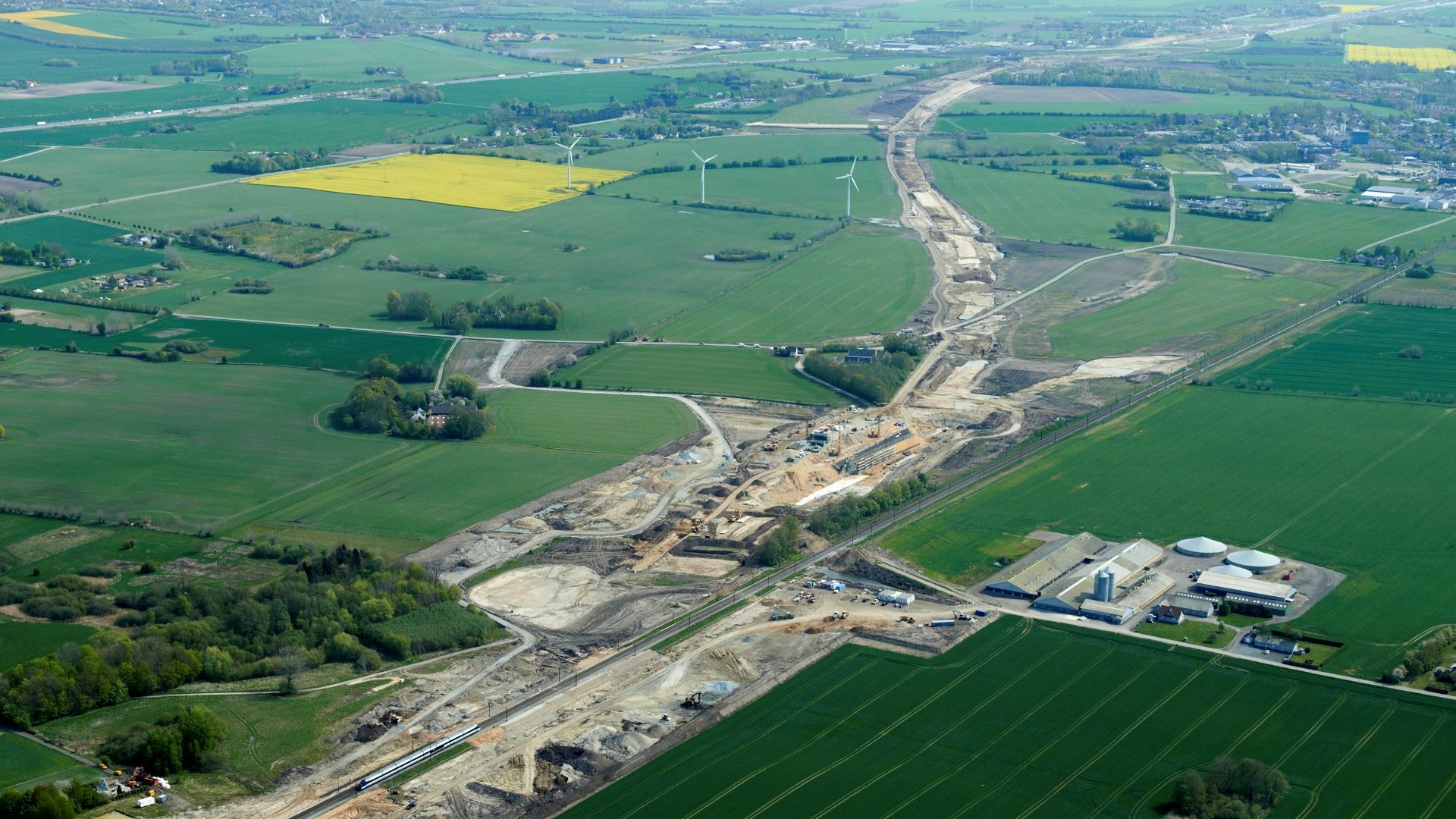 Luftfoto af anlægsarbejde for ny jernbane over Vestfyn. Udfletning ved Kauslunde. Foto: Vejdirektoratet